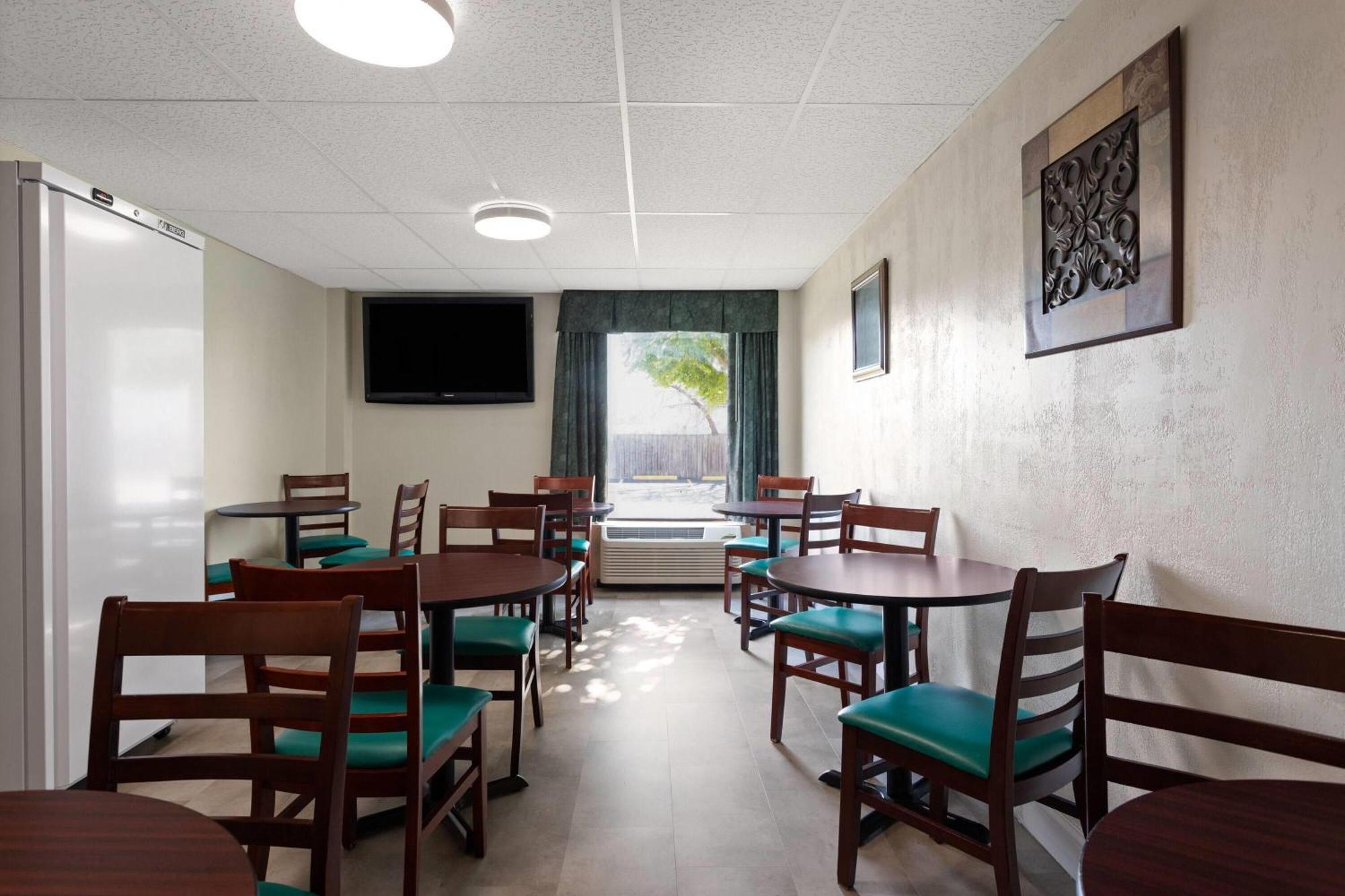 Super 8 By Wyndham Columbus Hotel Buitenkant foto