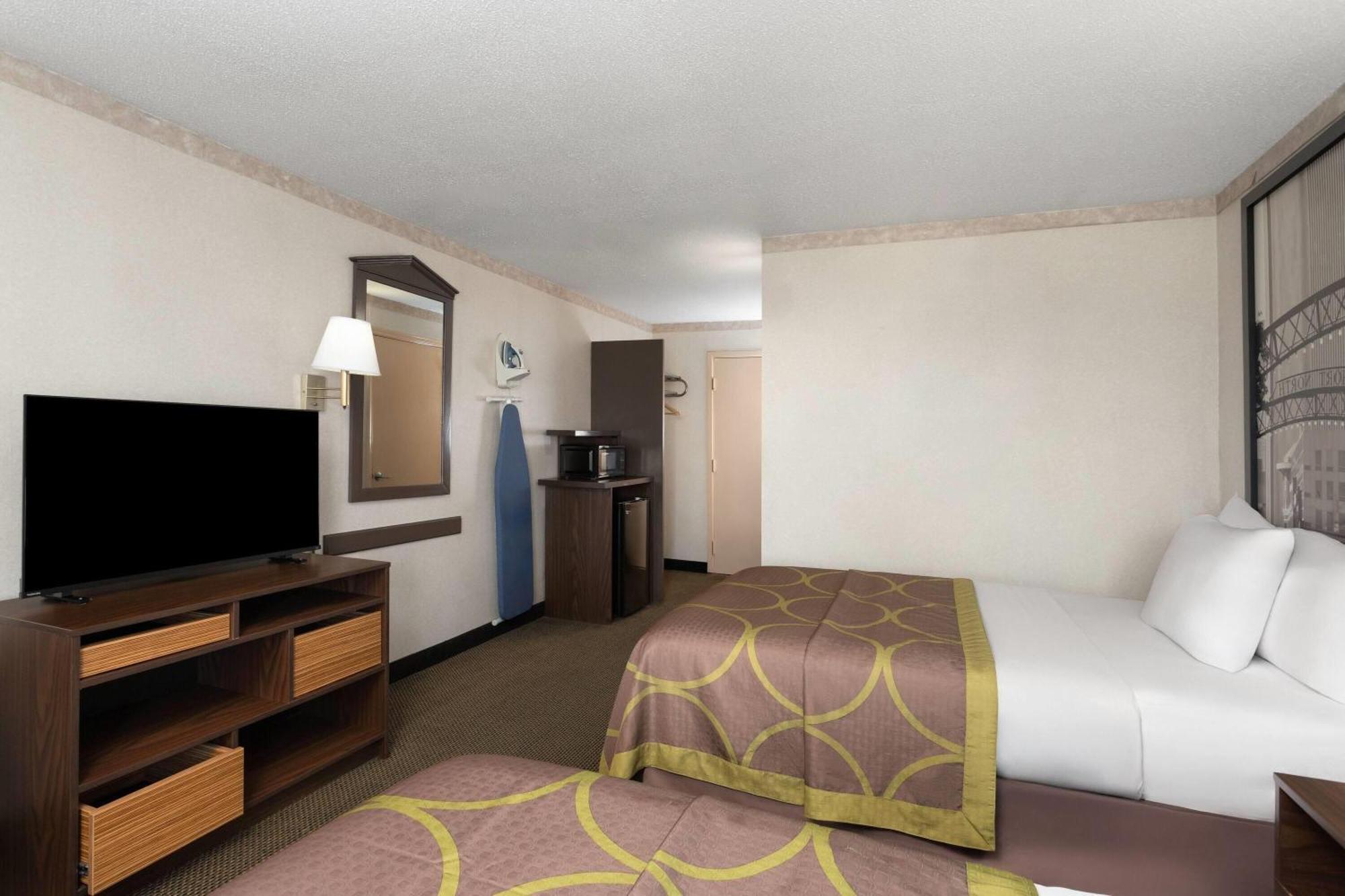 Super 8 By Wyndham Columbus Hotel Buitenkant foto